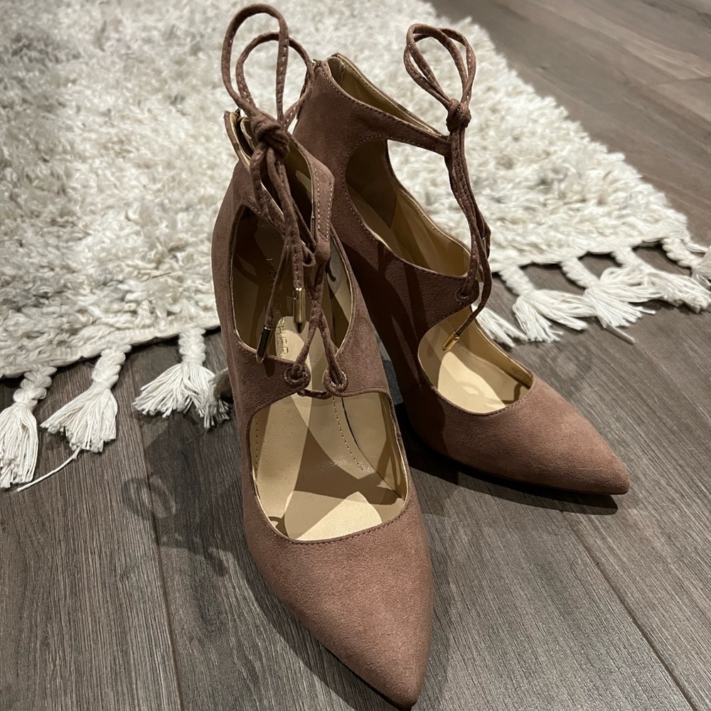 *NEVER WORN* Blush Pink Heels